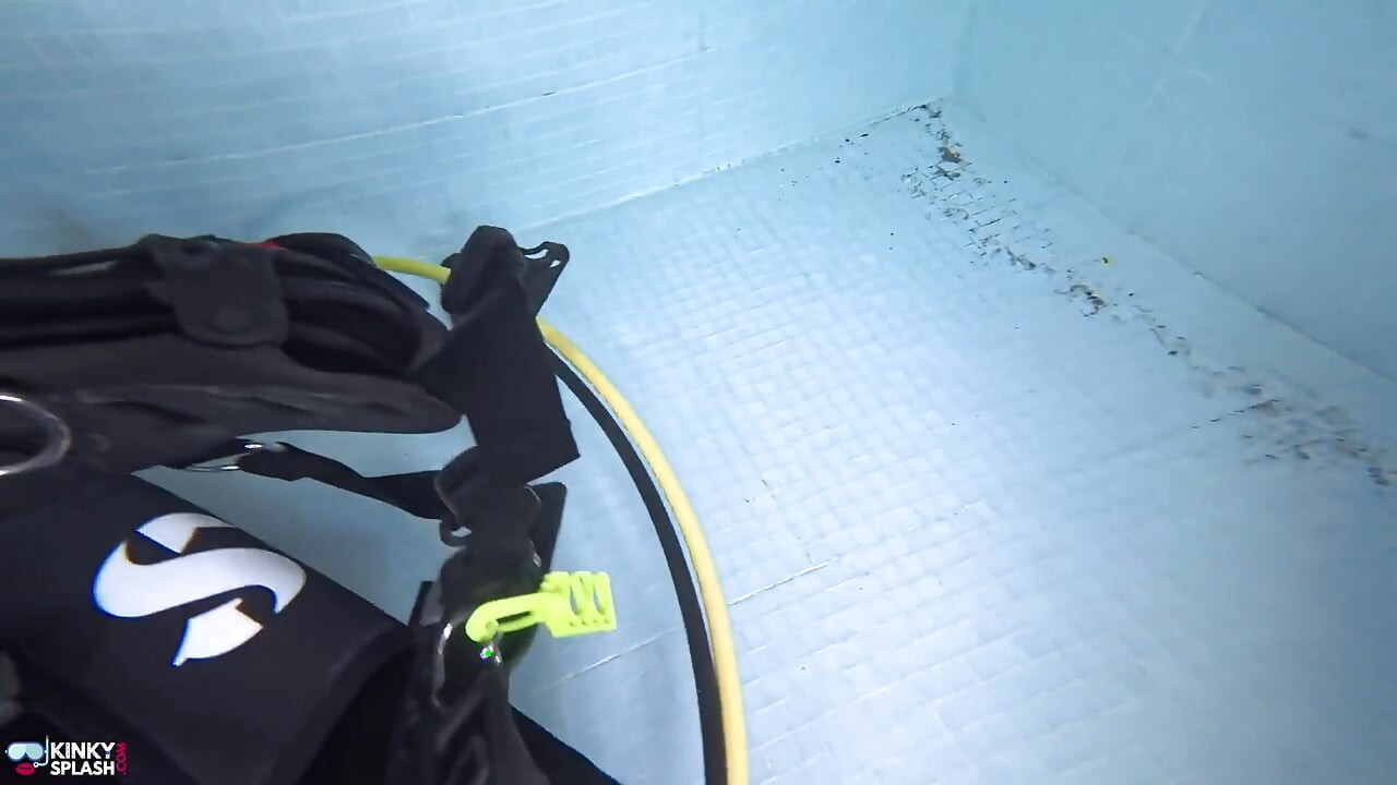 フルスキューバ装備での水中支配