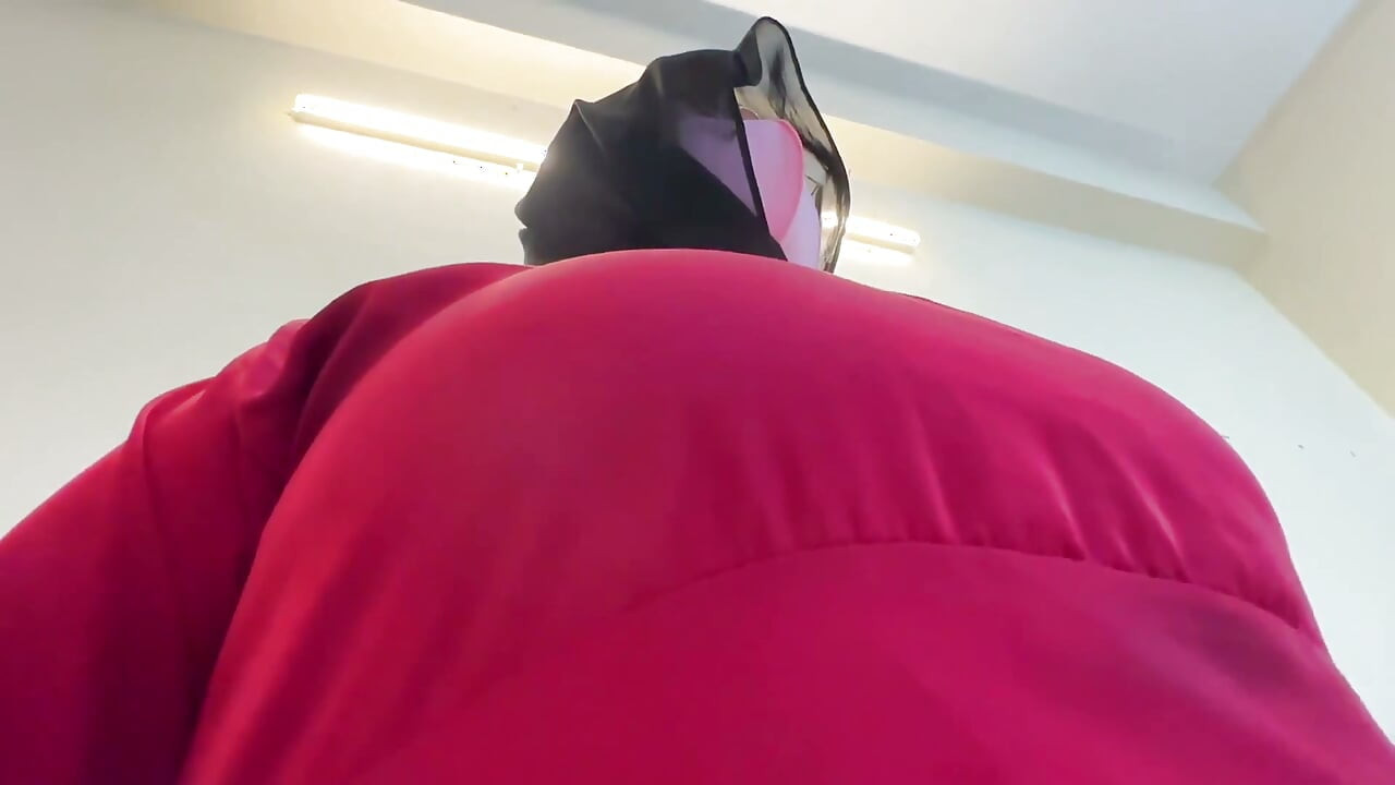 Fucking a Chubby Muslim Mother-in-law Wearing a Red Burqa & Hijab