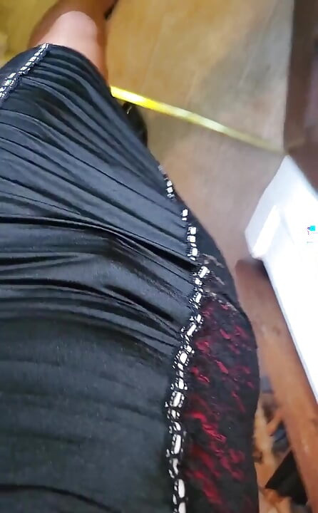 صنع فنجان صباحي بملابس داخلية ساخنة