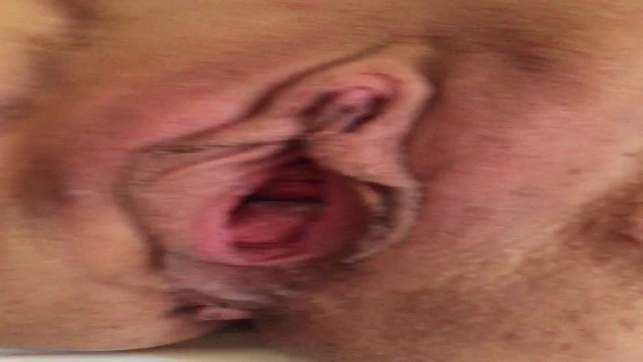Mengongkek dildo kembat saya selepas regangan kecil