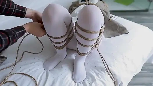 Hui09 - a White-stockinged Jk Girl Is Bound to the Bed with Ropes.