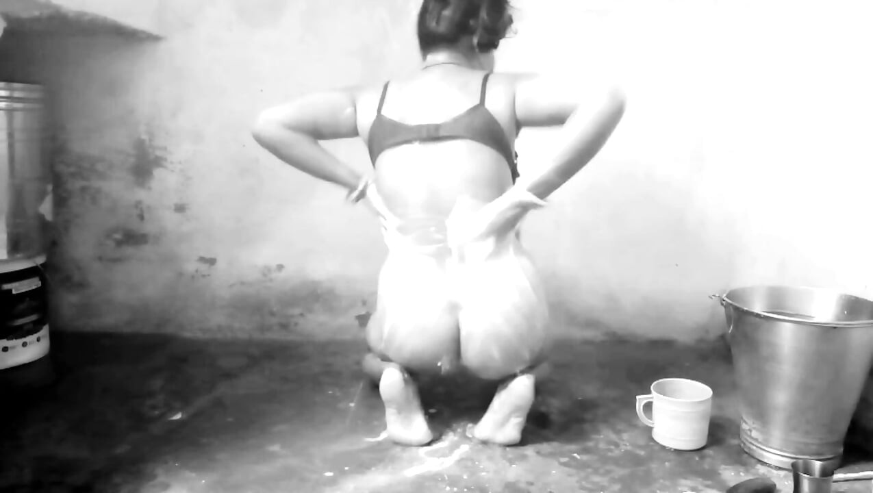 Shilpa bhabhi ka black and white mein kya lag raha hai sexy figure aur khire se  bur Chod rahi hai