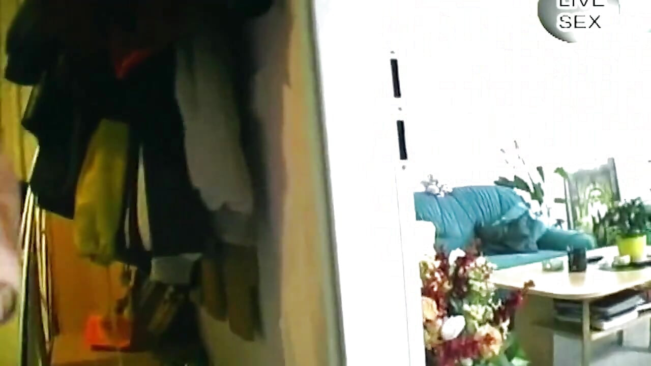 金髮業餘妹子在淋浴間用力騎假屌