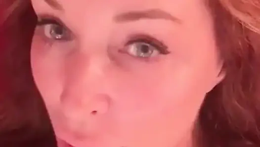 Смотри, как я мастурбирует в своей спальне