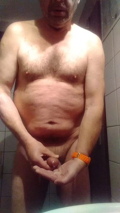 Dildo im Arsch und abwichsen