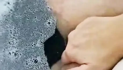 Fingering memekku sendiri