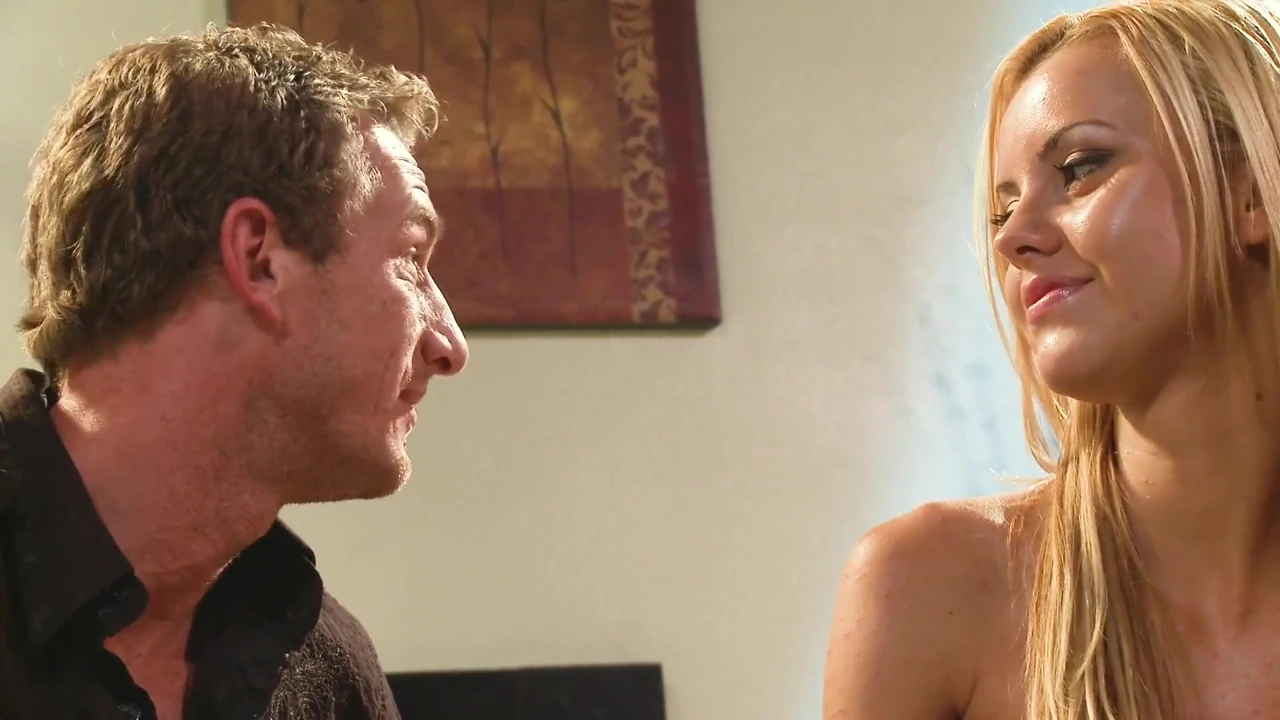 Jessie Rogers hassas klitorisiyle oynayabildiği için arkadan seviyor