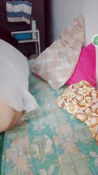 애널을 따먹히는 Adoreen 2부