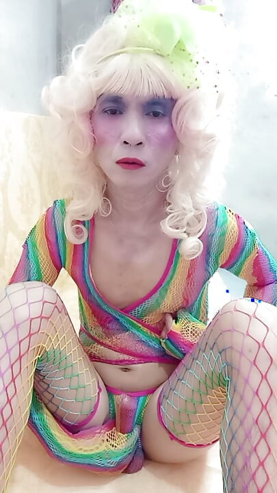 Oanh Le transgender memakai pakaian seksi porn selfie ke atas