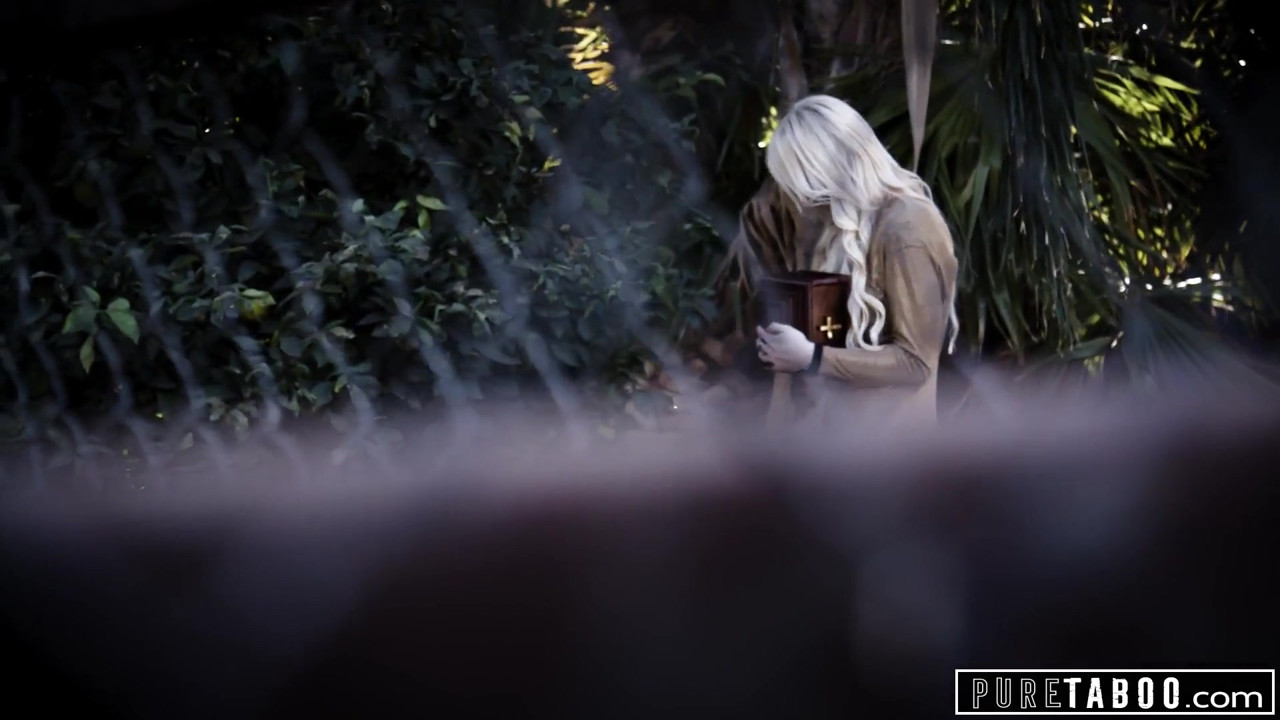 純粋なタブー、セクシートランスガールが悲しみの男をやる