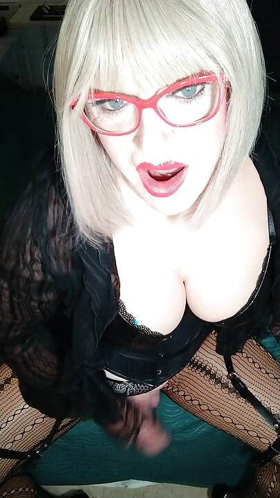Bedroom Crossdresser Cum