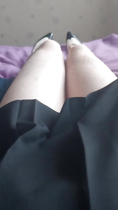 Sissygasm με πλισέ φούστα & καλσόν