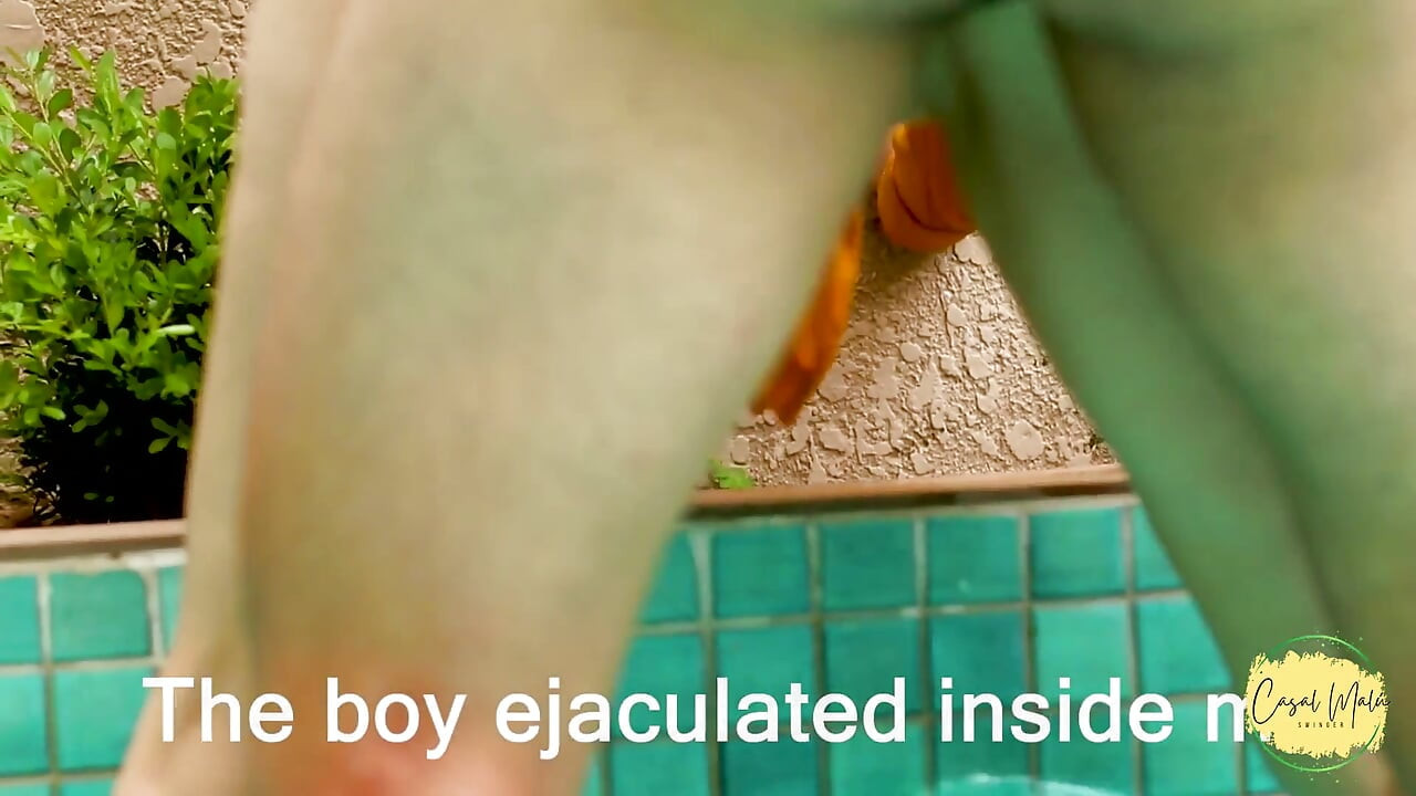 My ass was filled with cum at the end of amazing threesome in the pool