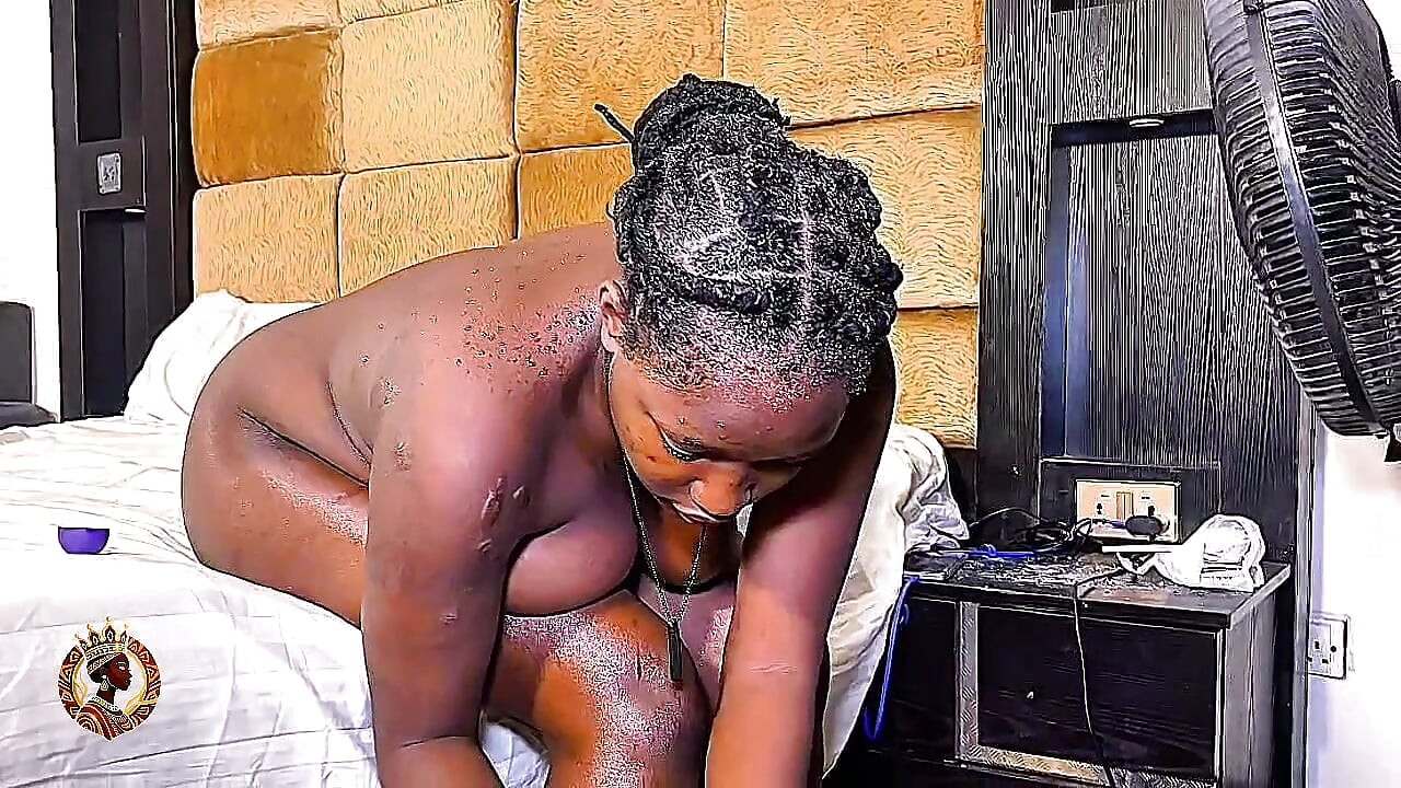 Monic futută dur de o pulă mare