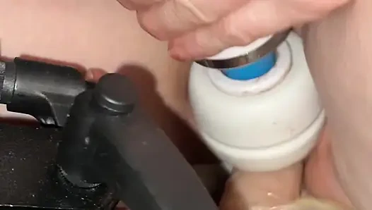 Lara dientot sama mesin seks