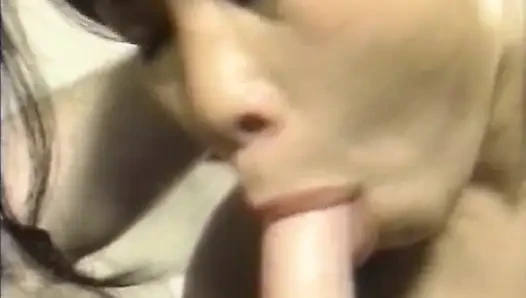 Gadis perancis 21 tahun ini suka banget dicrot di mulut