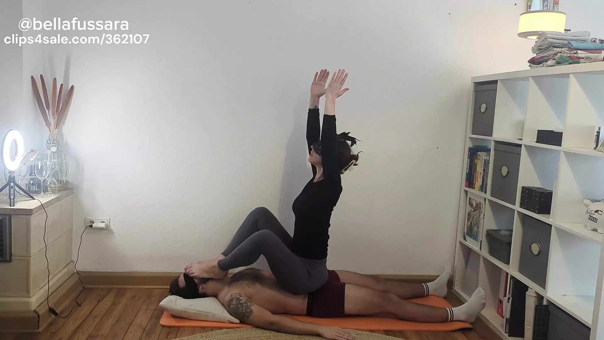 Ανθρώπινη Γιόγκα Mat_Trampling & Facesitting