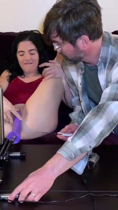 Gamer Uses Fuck Machine to Distract His Horny Girlfriend - Vanessa Cliff | Clip 1
