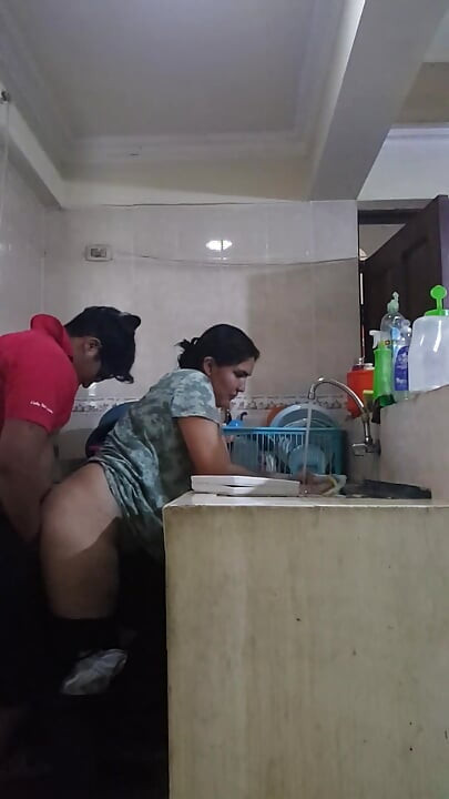 Sexe latina sexy dans la cuisine