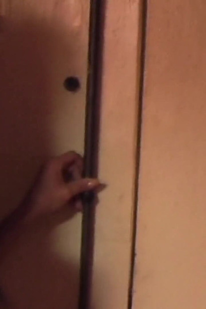 トランスジェンダーを抱き、彼が自分にイくまで