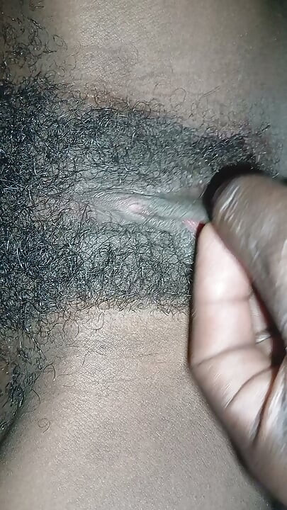 少女的陰唇被撐開了。（18+）