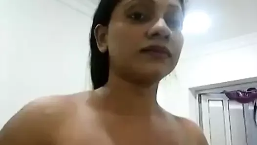 Srilankan Aunty Selfie
