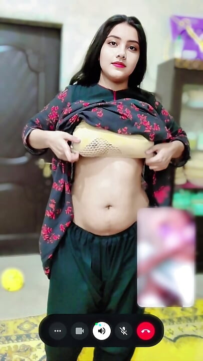 desi girl fingering in pussy on video call with her friends tight pussy fingering viral xxx video