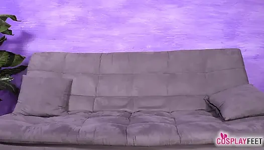 Süper seksi uçuş görevlisi Lilian kokulu ayaklarına masaj yapıyor