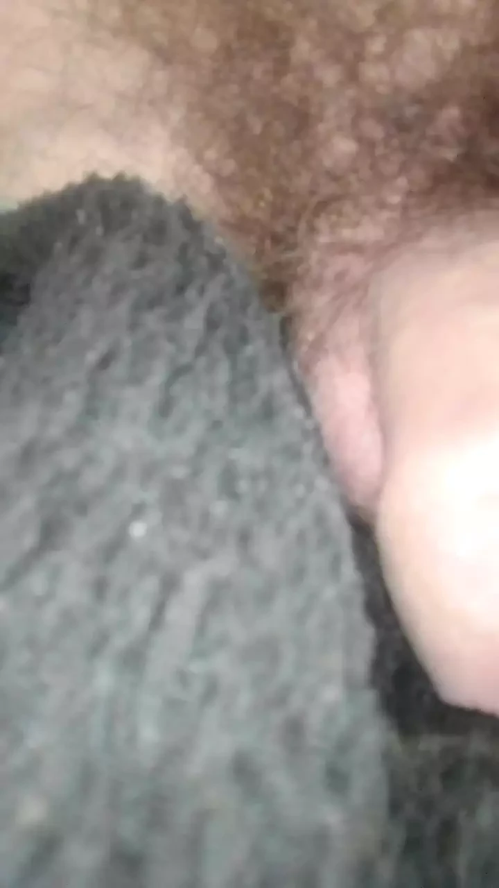 Jeune porno colombien avec un très gros pénis