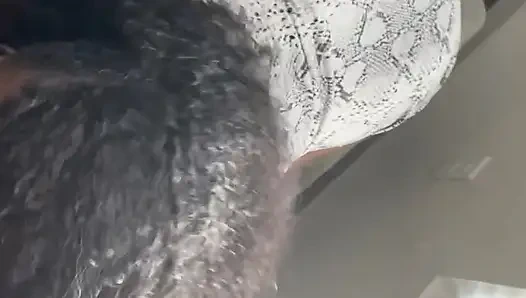 She makes him cum in five minutes