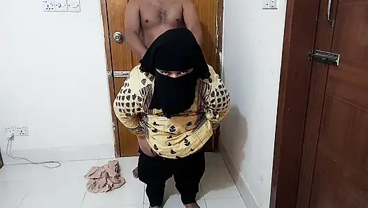 Пенджабхи инду-бхабхи трахнул мужик во время уборки дома - новобрачный индийский бхабхи (хинди ясный звук)