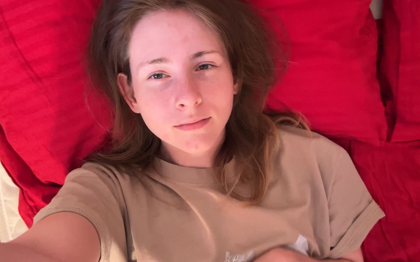 Oversized Tee Pixie Phone Glow - Cozy Bed Self-love Session