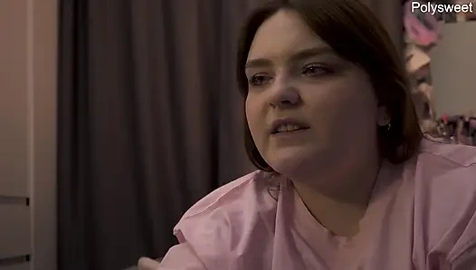 Sen ayaklarımı masaj yaparken ve dilinle boşalıyorum