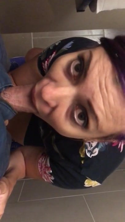 Special D- muie și spermă sunt în gură în pauza de muncă