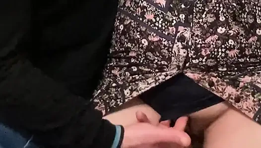 Seksi MILF Metroda Klitorisini Ovuştururken Alıyor