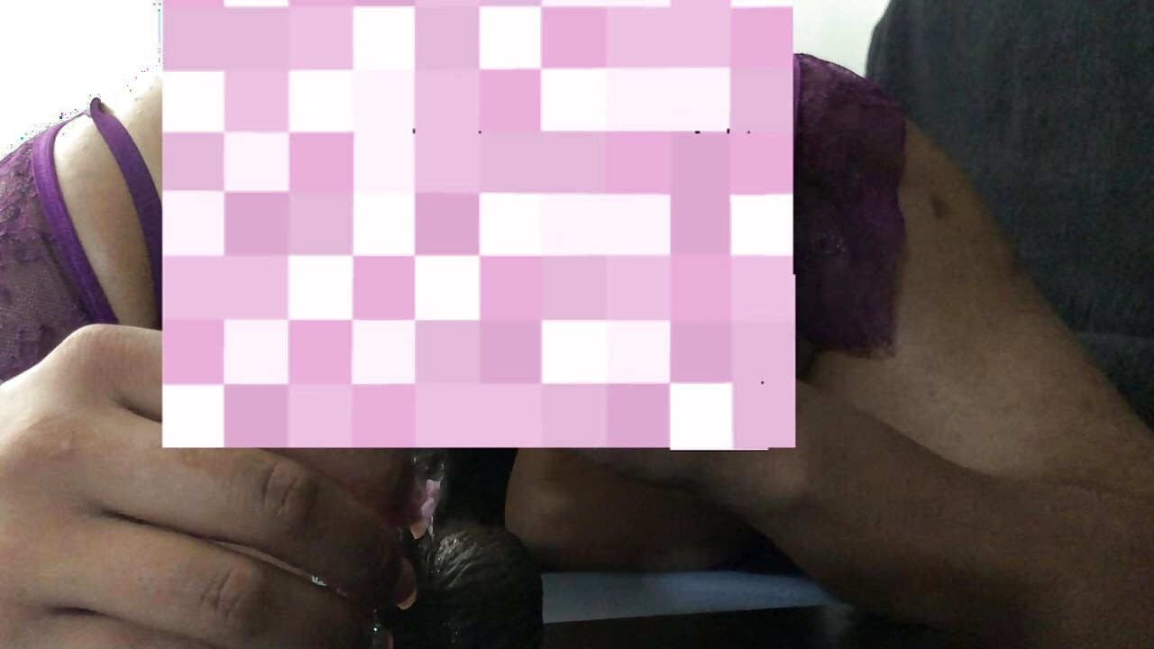 Dicker Sissy-Femboy gibt einen sabbernden Blowjob und reitet ihren Dildo