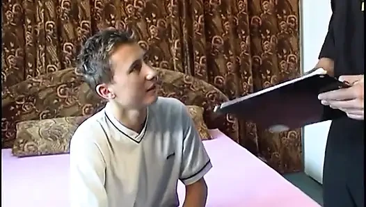 Polis memuru ve Euro Twink sert sikişiyor