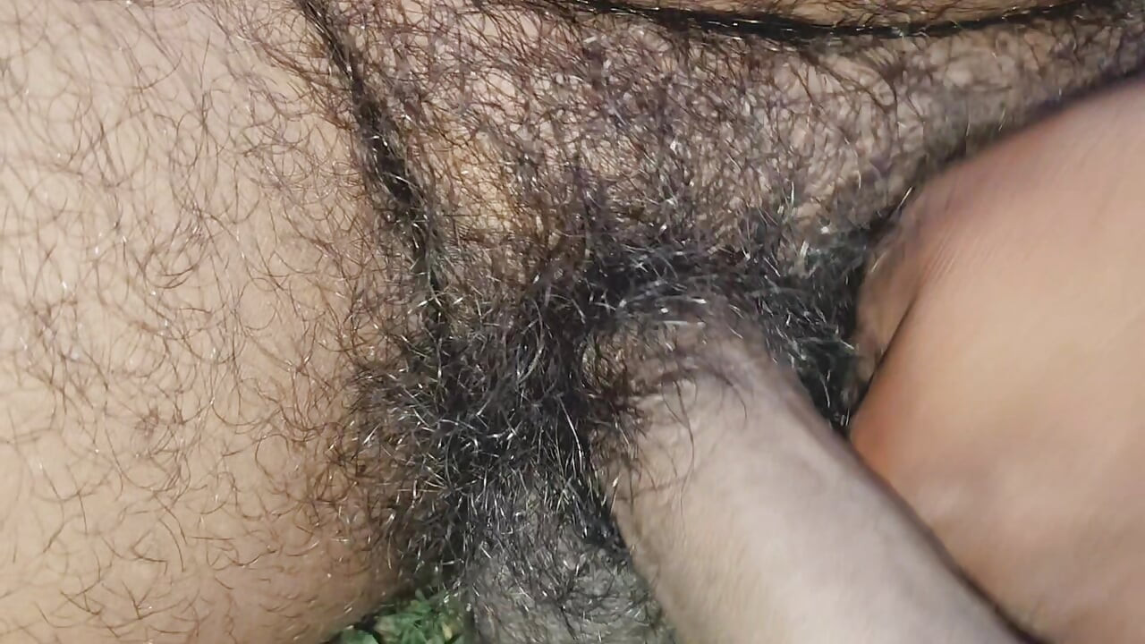 Any girl who sees a desi cock should get water in her pussy.
