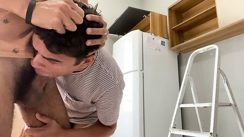 Ate her boyfriend's little bitch on the kitchen stairs - Leandro e Asafe