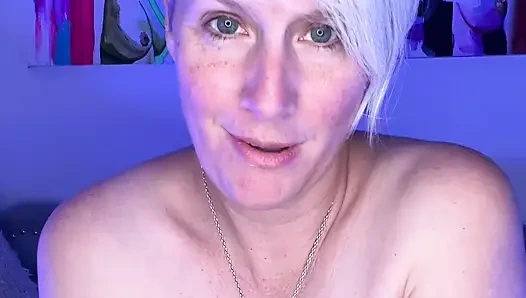 I Can’t Sleep So StepMommy Gave Me A Good JOI