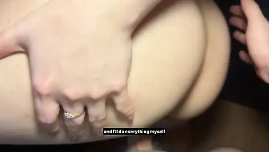 Orang asing dari jalan membiarkan dirinya untuk minum secangkir kopi