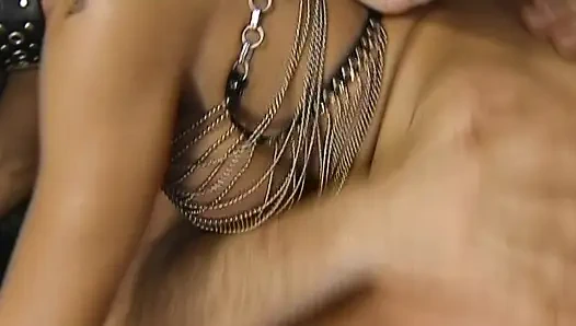 Cewek mesum rambut pirang lagi asik dan sampai tenggol