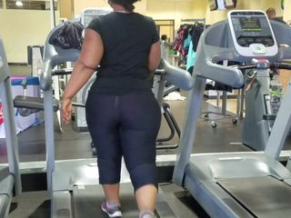 Nutbooty in gym