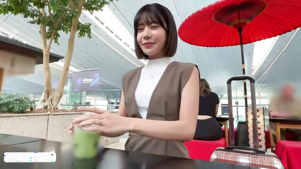 Ehemalige schlanke flachbrüstige verheiratete liebhaberin, 29. Wiedersehen nach ein paar jahren führt zu explosivem creampie