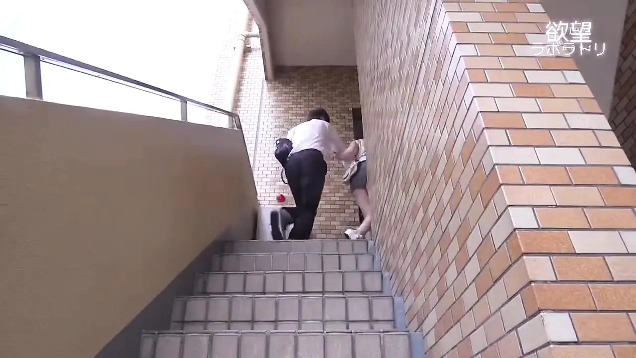 Tôi mơ về những người vợ hàng xóm đến thăm trong chiếc váy mini. - 2