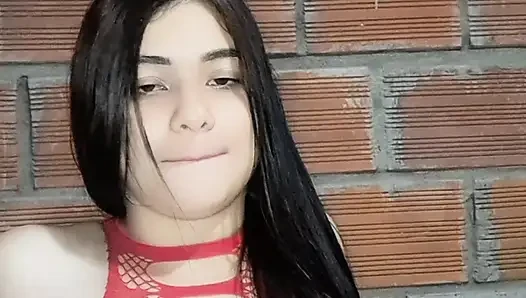 Üvey anne, üvey oğlunun işe başlamadan önce iç çamaşırına hızlıca boşalmasına yardım etti