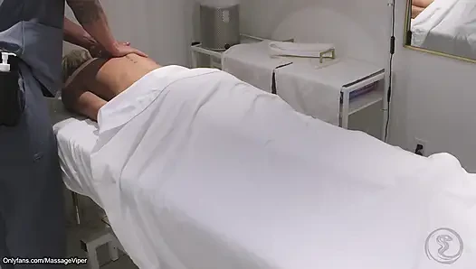 Echter masseurin wird von fitte blonde klientin gelutscht und gefickt