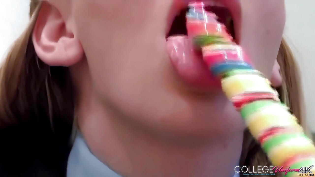 מוצצת את לולי עם דניאל מיי