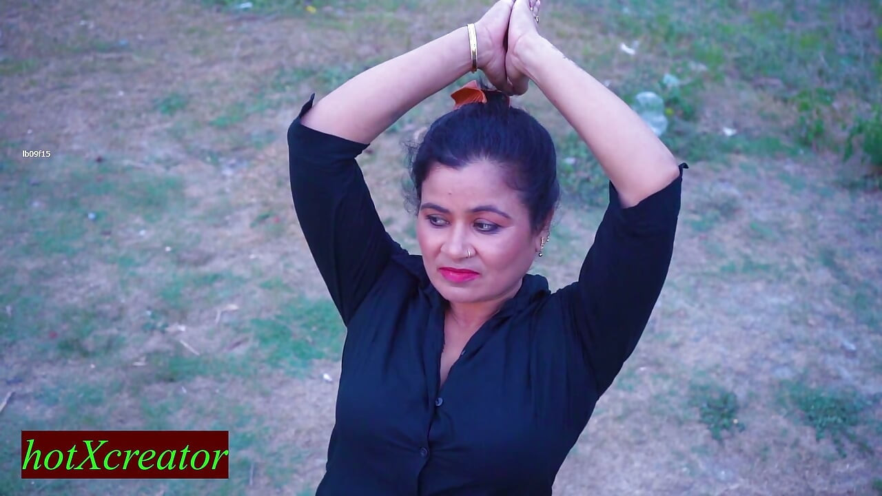 Beautiful Bhabhi Morning Work Sex with Village lover! Indian Village Sex
