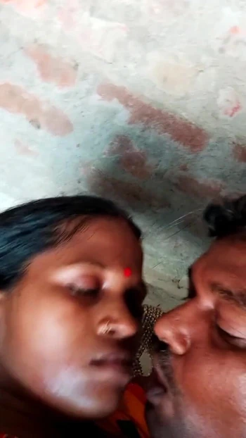 Must-see moment from "Haut Indian Desi Bhabhi Kissing"